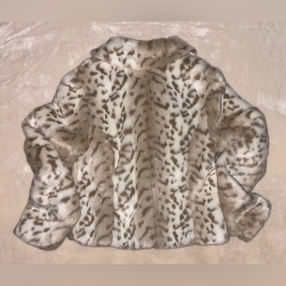 NWOT Relativity Snow Leopard Faux Fur Jacket - Picture 7 of 7